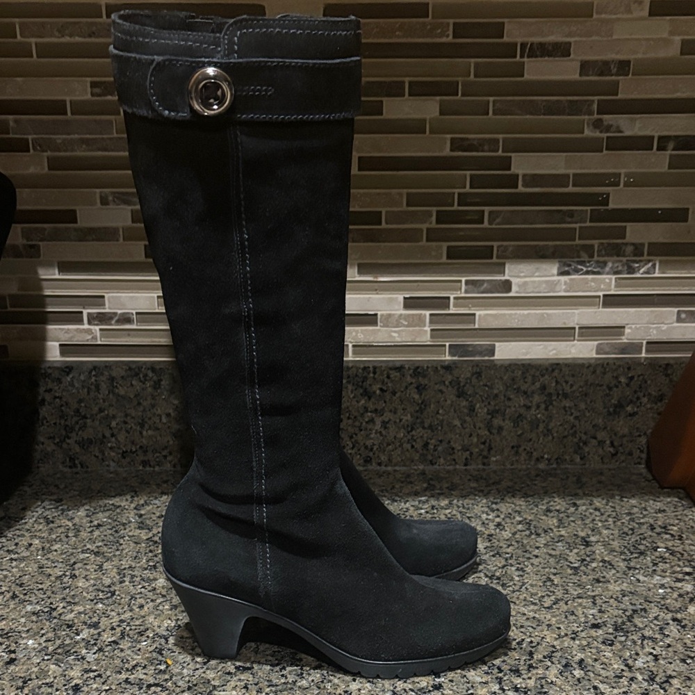 La CANADIENNE Black Over the Knee Boots